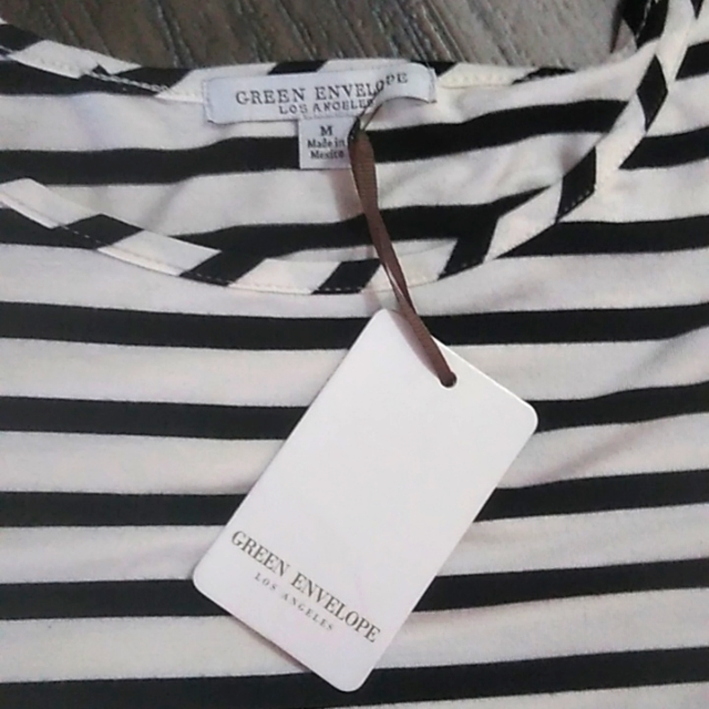 Sleeveless Tunic Top - Picture 2 of 6